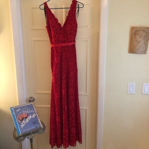 Red lace gown!! 🥀